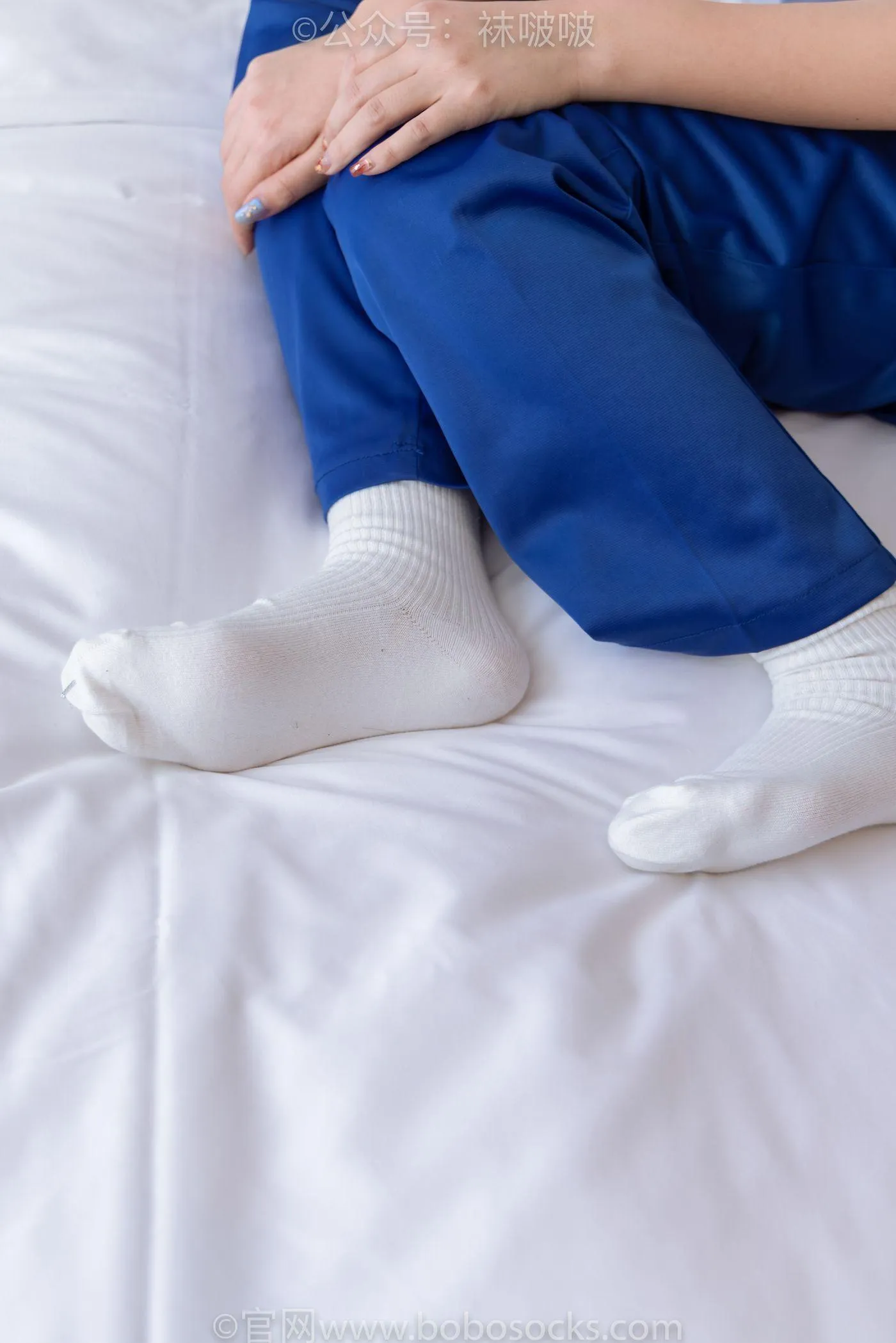[BoBoSocks袜啵啵]NO.042 砂糖-校服、板鞋、白棉袜、油亮白丝 [139P]插图9